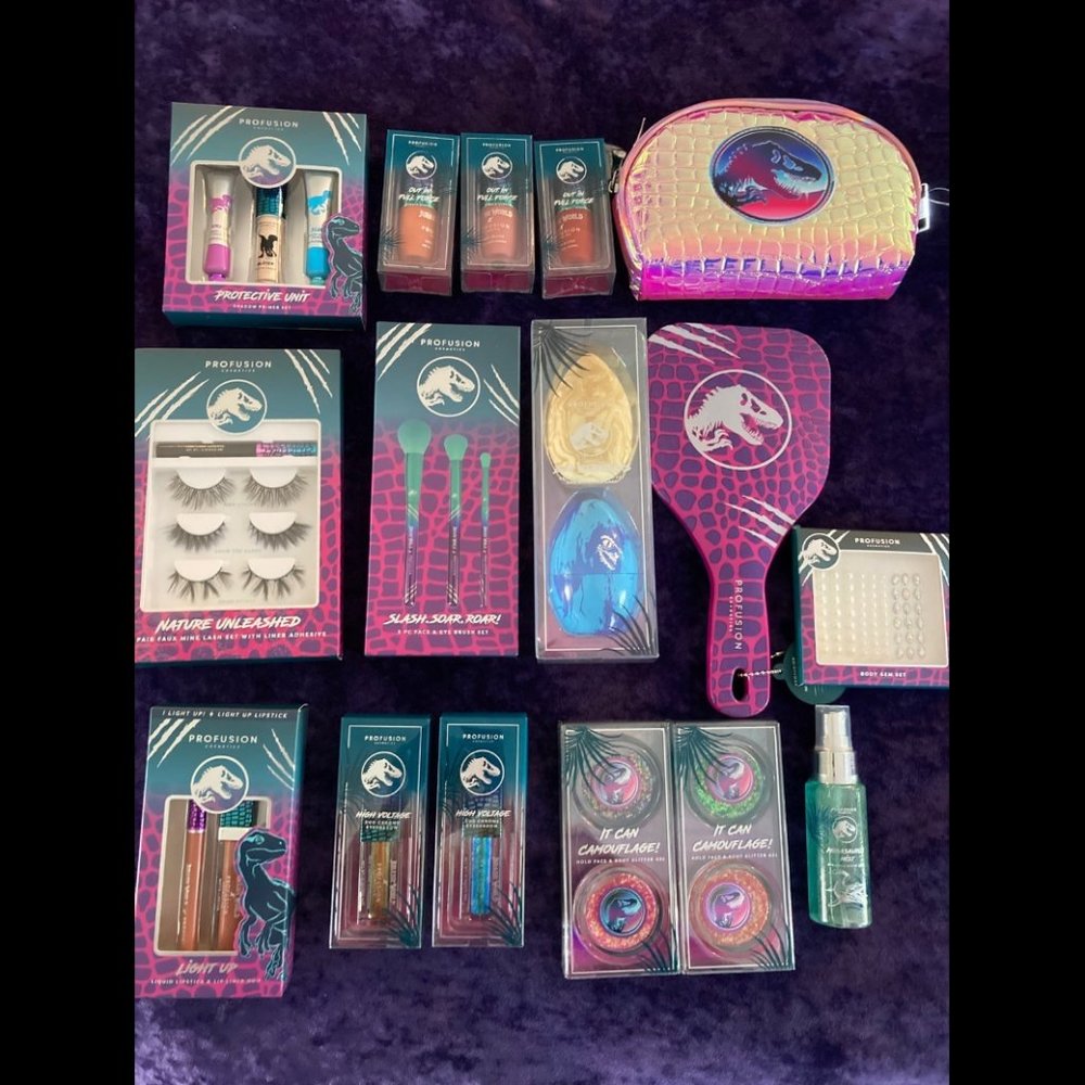 Jurassic World X Profusion bundle of 16 items NEW